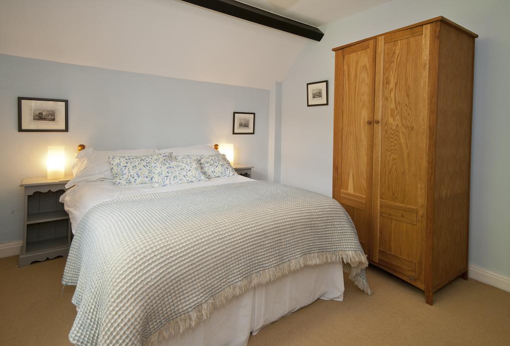 Tros Yr Afon Holiday Cottages And Manor House Beaumaris Room photo