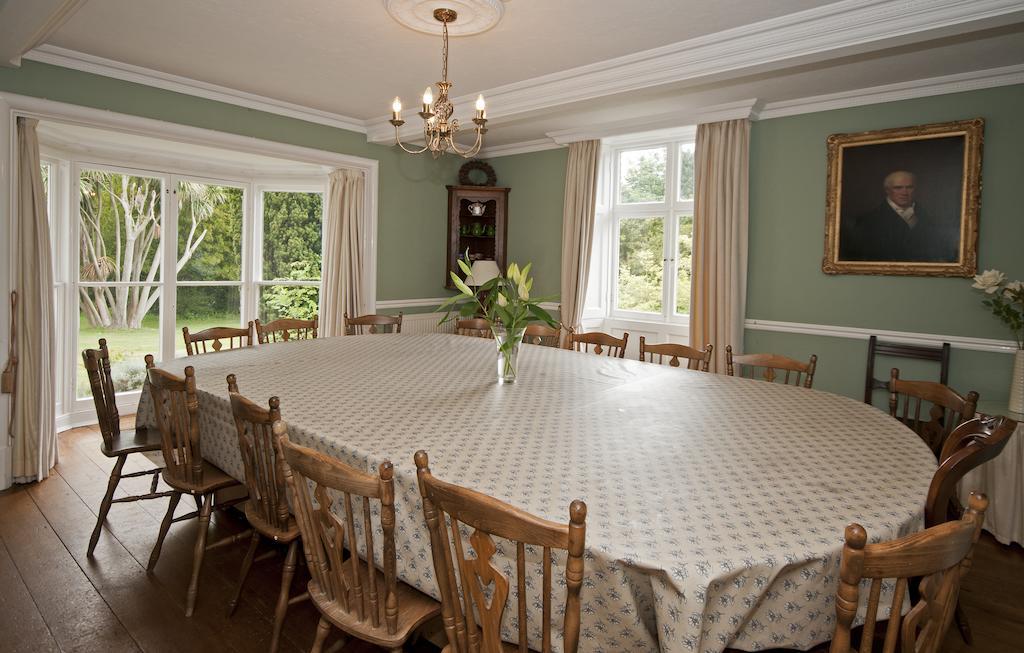 Tros Yr Afon Holiday Cottages And Manor House Beaumaris Room photo