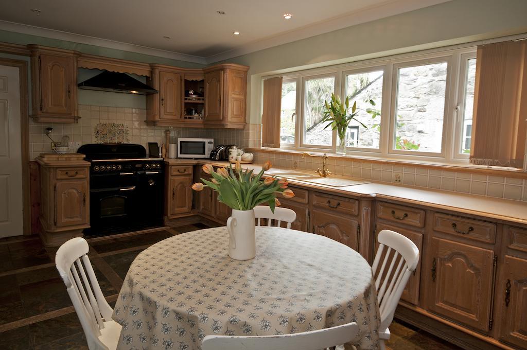 Tros Yr Afon Holiday Cottages And Manor House Beaumaris Room photo