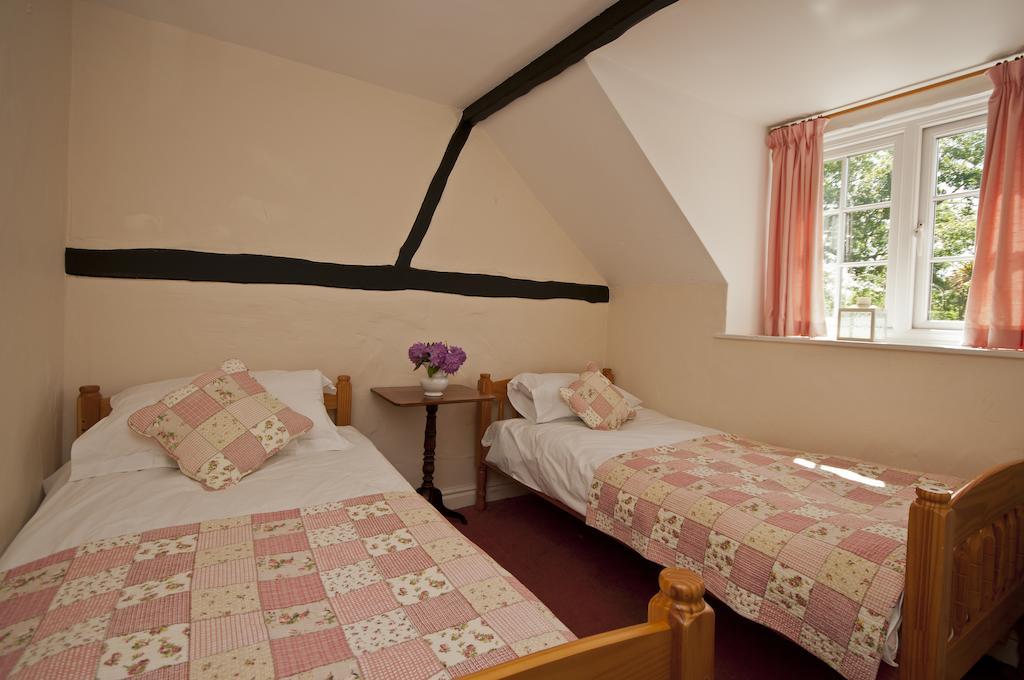 Tros Yr Afon Holiday Cottages And Manor House Beaumaris Room photo