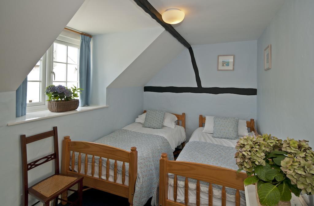 Tros Yr Afon Holiday Cottages And Manor House Beaumaris Room photo