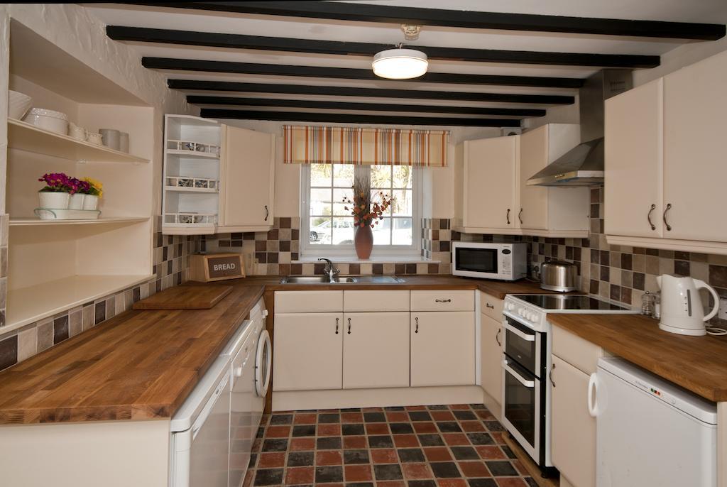 Tros Yr Afon Holiday Cottages And Manor House Beaumaris Room photo