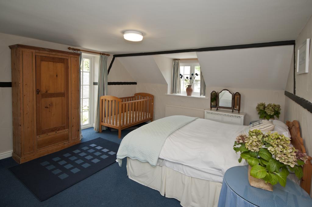 Tros Yr Afon Holiday Cottages And Manor House Beaumaris Room photo