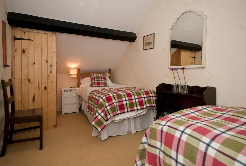 Tros Yr Afon Holiday Cottages And Manor House Beaumaris Exterior photo