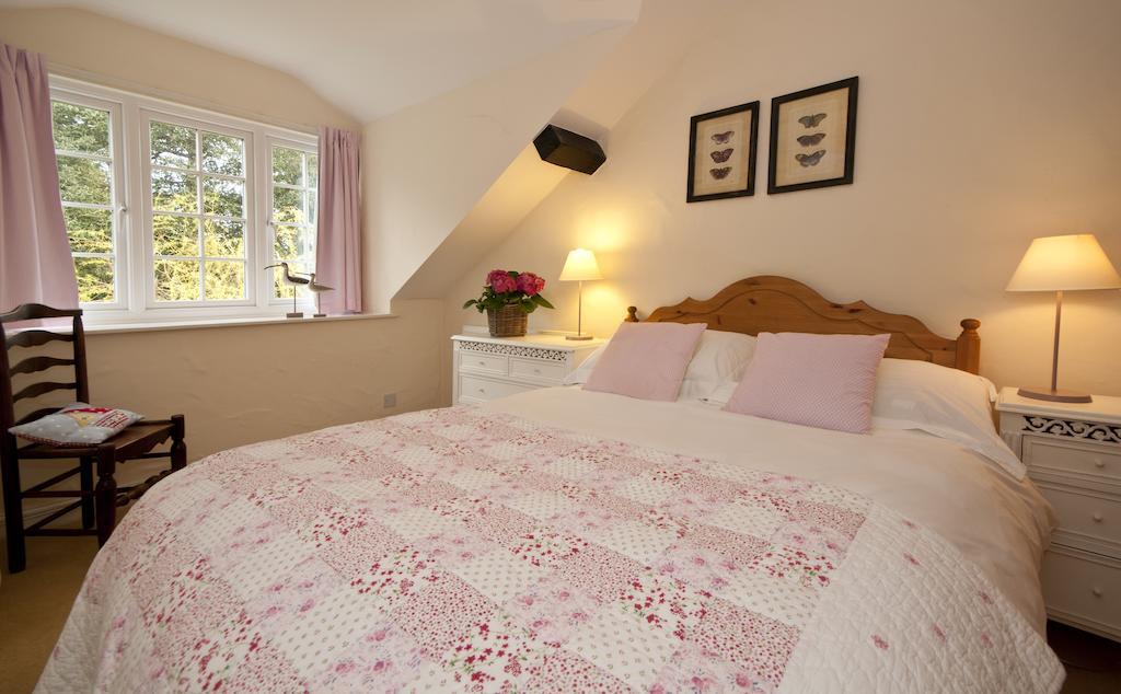 Tros Yr Afon Holiday Cottages And Manor House Beaumaris Exterior photo