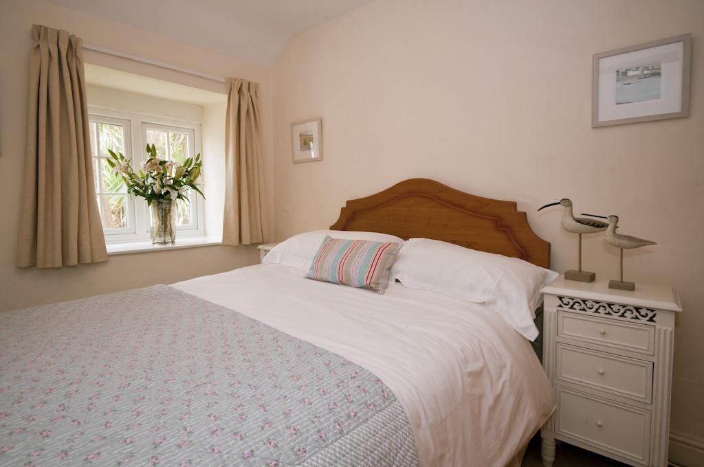 Tros Yr Afon Holiday Cottages And Manor House Beaumaris Room photo