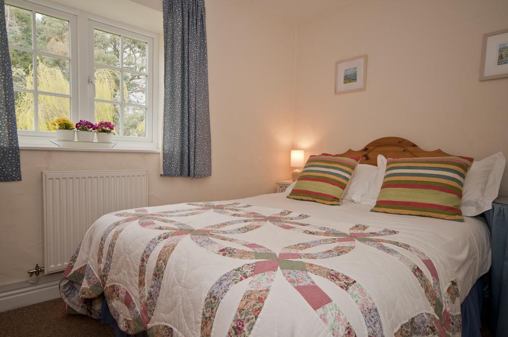 Tros Yr Afon Holiday Cottages And Manor House Beaumaris Room photo