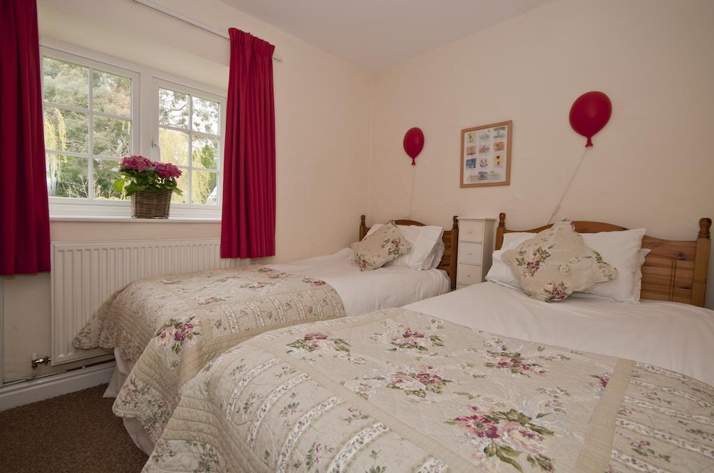 Tros Yr Afon Holiday Cottages And Manor House Beaumaris Room photo