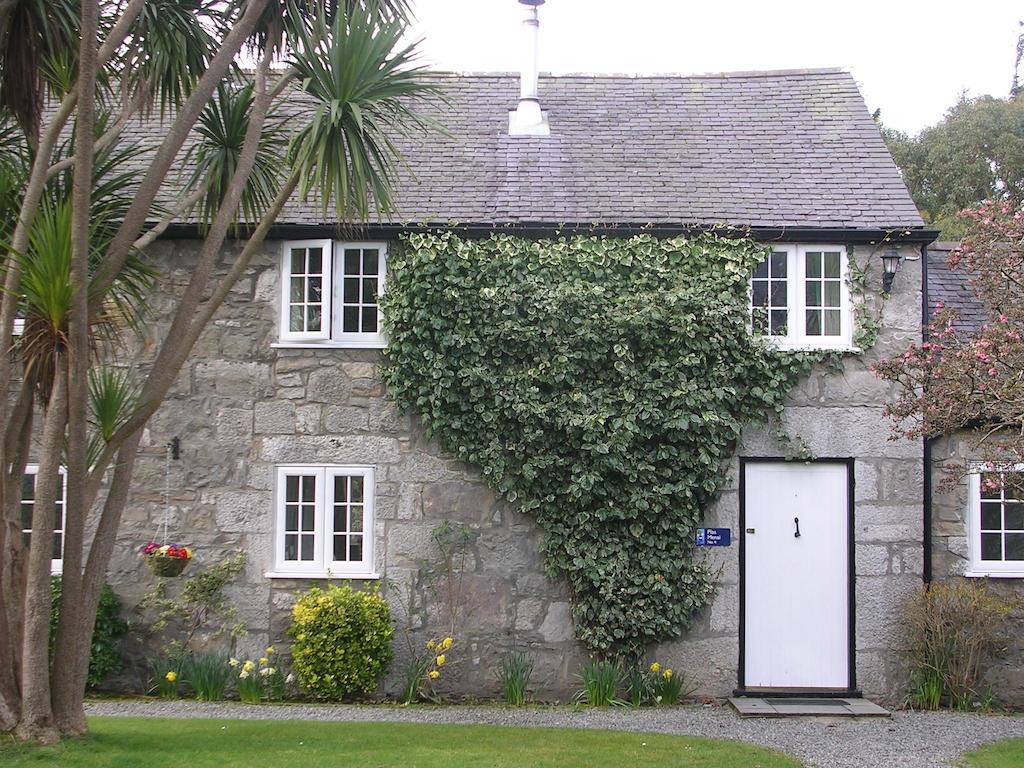 Tros Yr Afon Holiday Cottages And Manor House Beaumaris Room photo