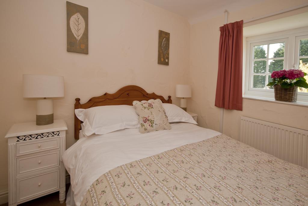 Tros Yr Afon Holiday Cottages And Manor House Beaumaris Room photo