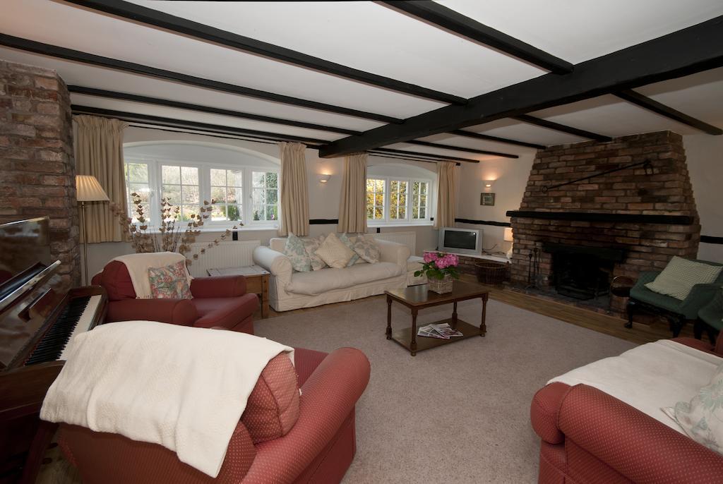 Tros Yr Afon Holiday Cottages And Manor House Beaumaris Room photo