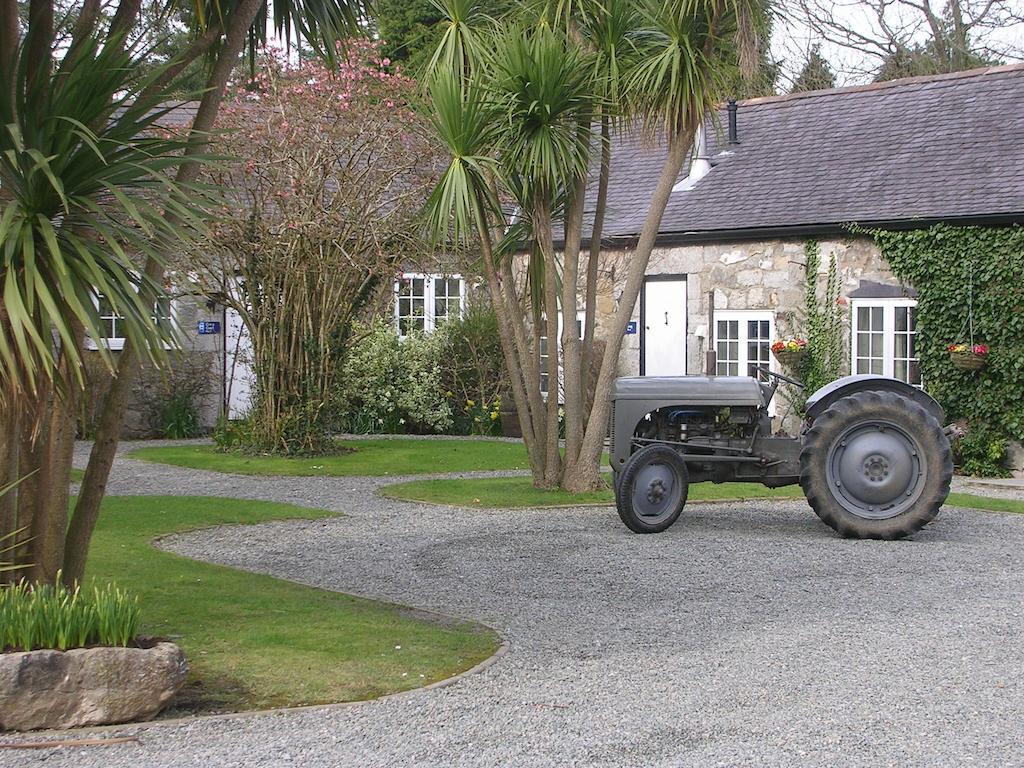 Tros Yr Afon Holiday Cottages And Manor House Beaumaris Exterior photo